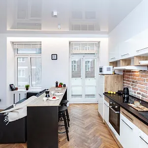Apartament Wspolna 54a - Bezplatny Parking 450m - Balkon, Warszawa